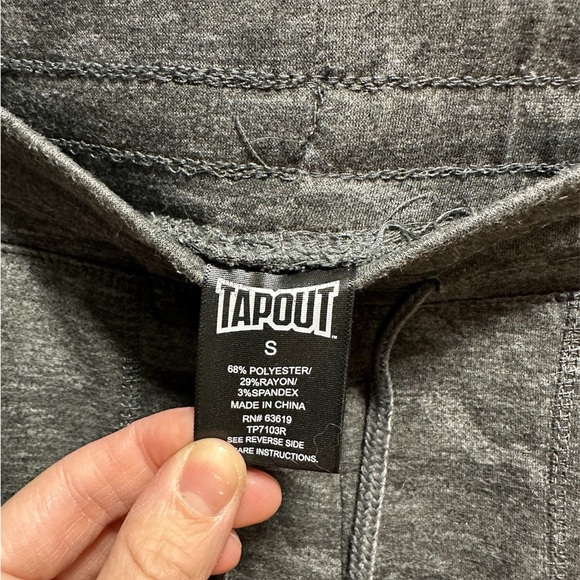 TAPOUT GRAY AND BLACK CAMOUFLAGE CAPRI JOGGERS - Picture 3 of 5